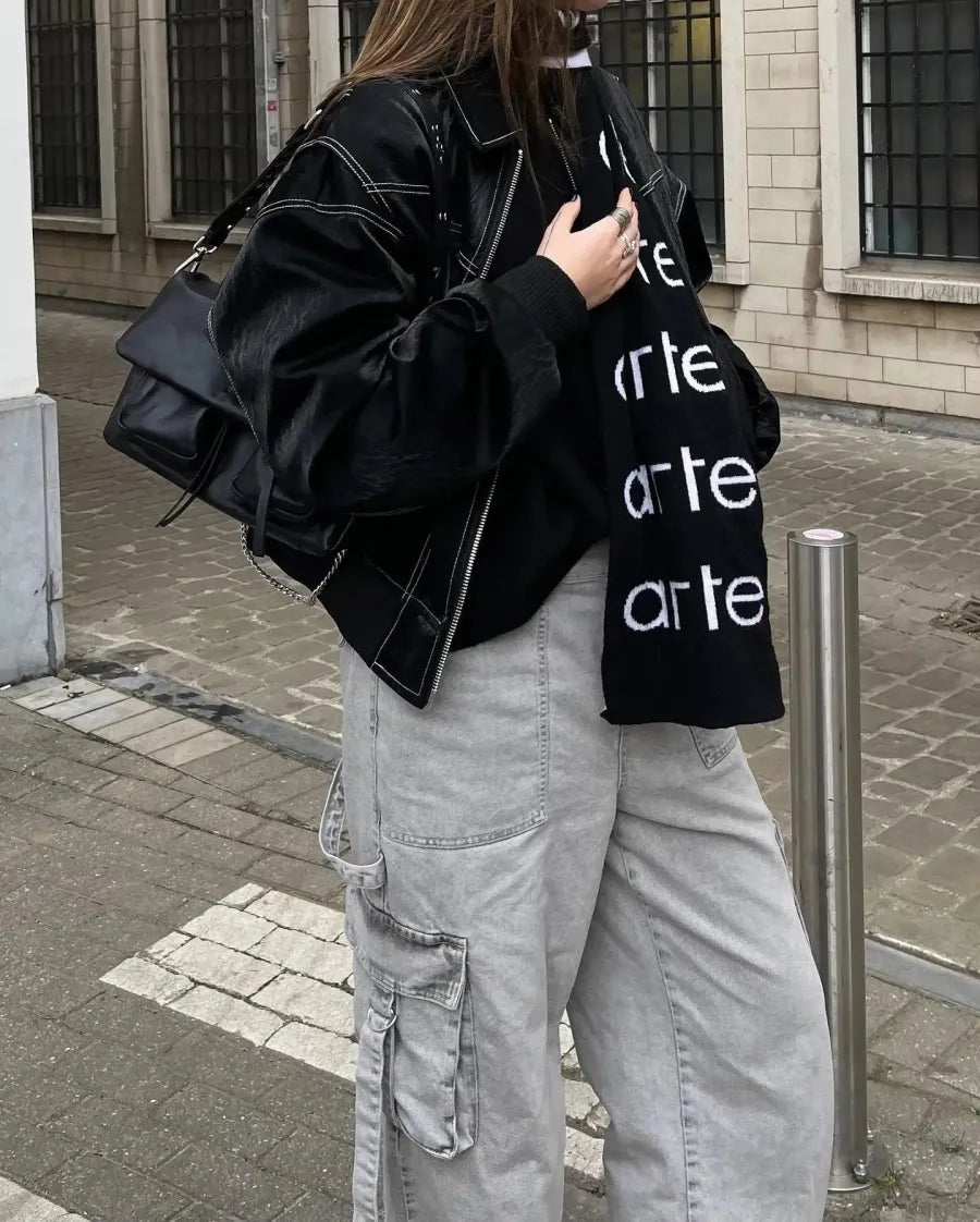 Lässige, Vintage-inspirierte oversized vegane Lederjacke für Damen | Ideal für den Winter