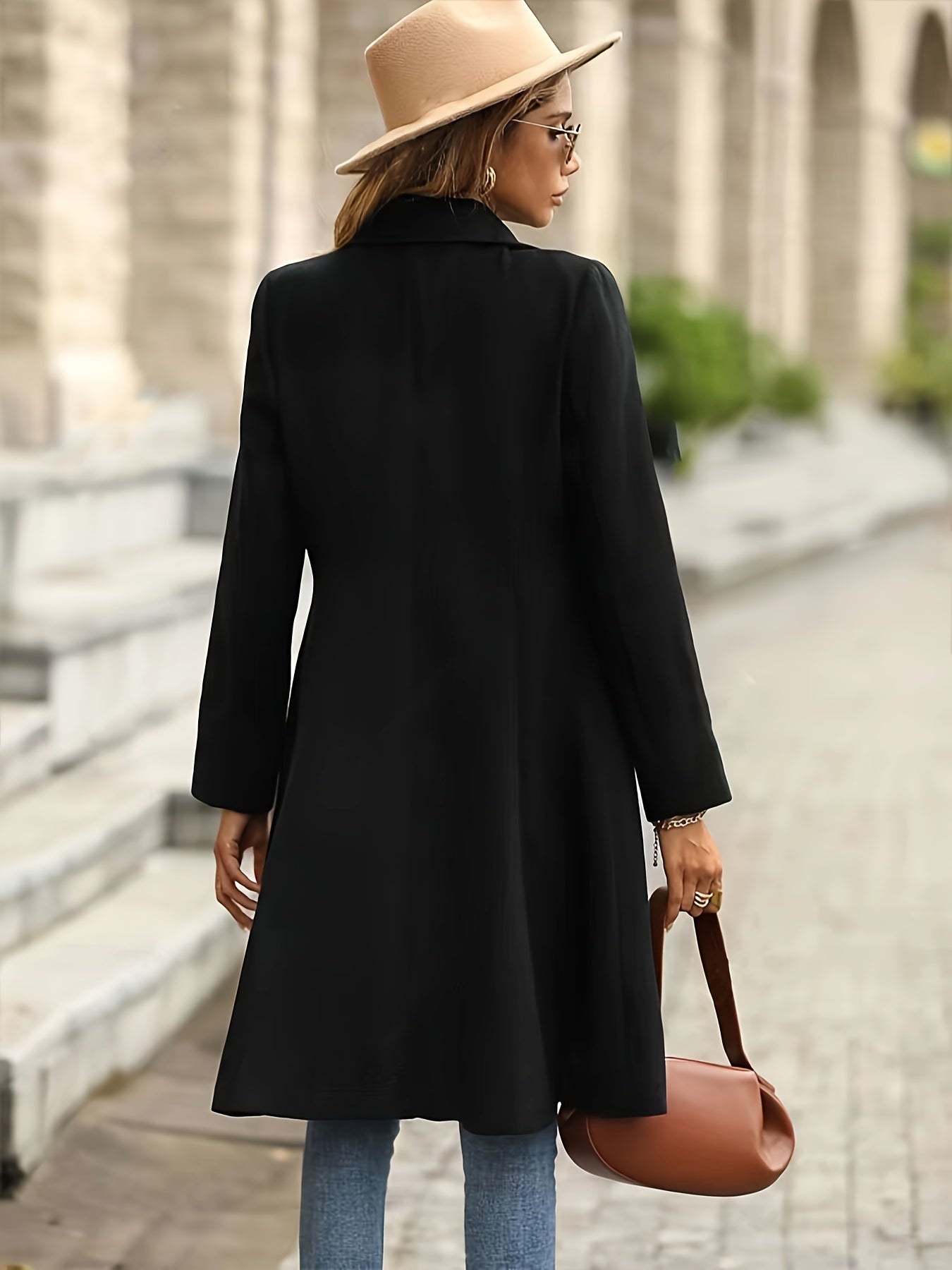 Bev – Eleganter und Klassischer Schwarzer Mantel mit Ausgestelltem Schnitt für Damen