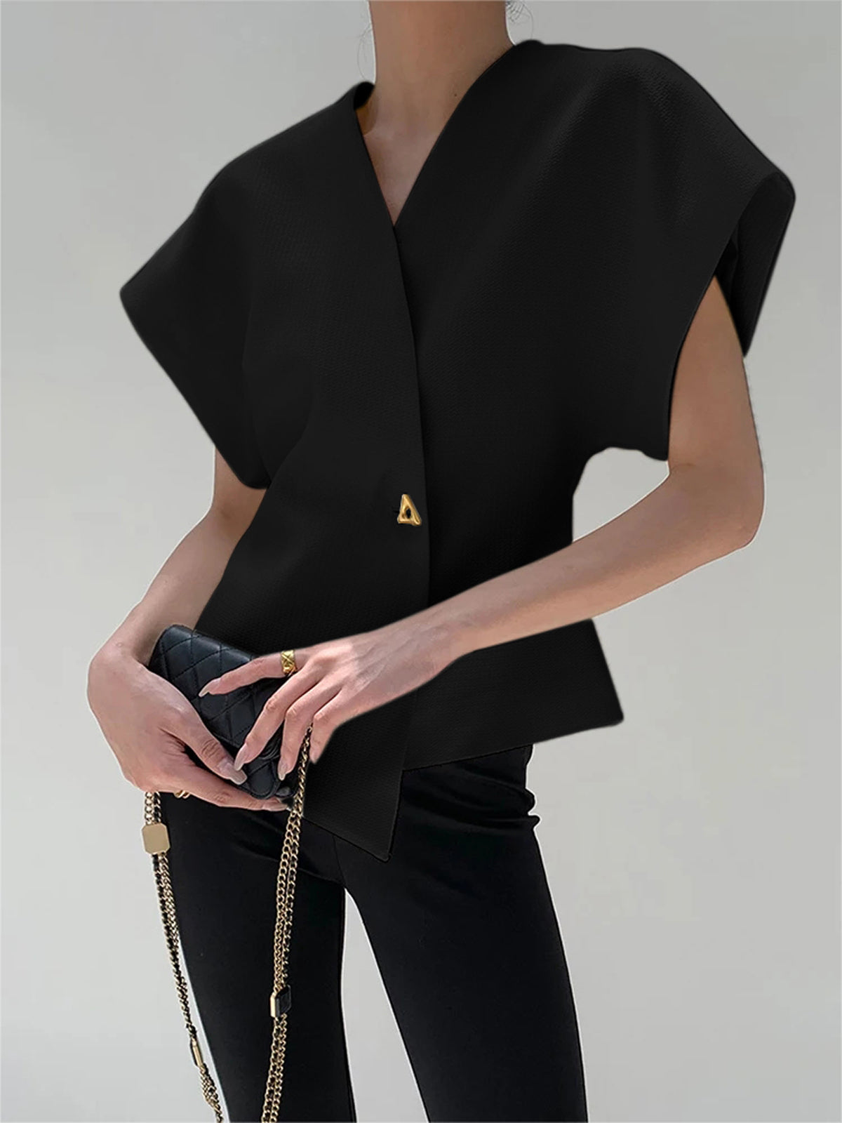 Delphia | Modische Bluse mit V-Ausschnitt und Knopfleiste