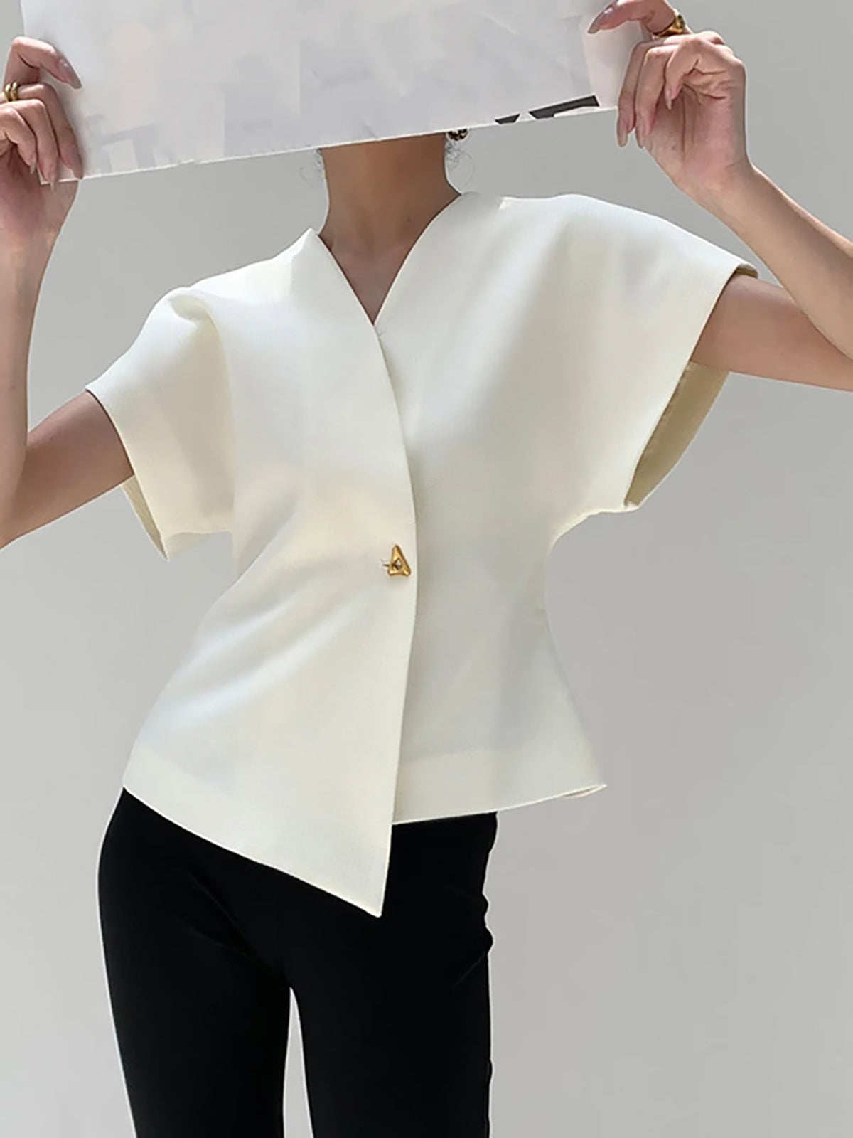 Delphia | Modische Bluse mit V-Ausschnitt und Knopfleiste