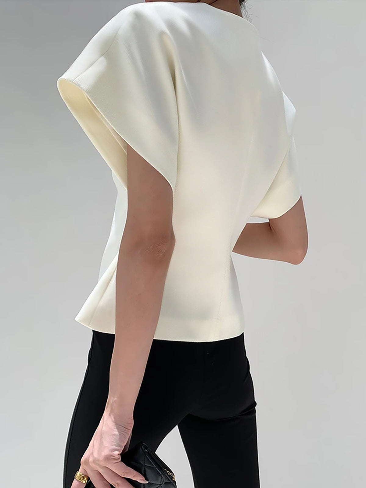 Delphia | Modische Bluse mit V-Ausschnitt und Knopfleiste