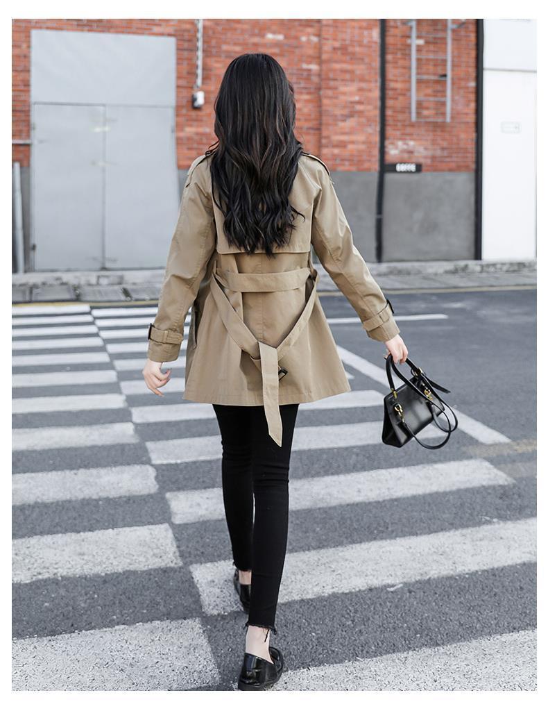 Khate – Klassischer Damen Windbreaker für Vielseitiges Styling