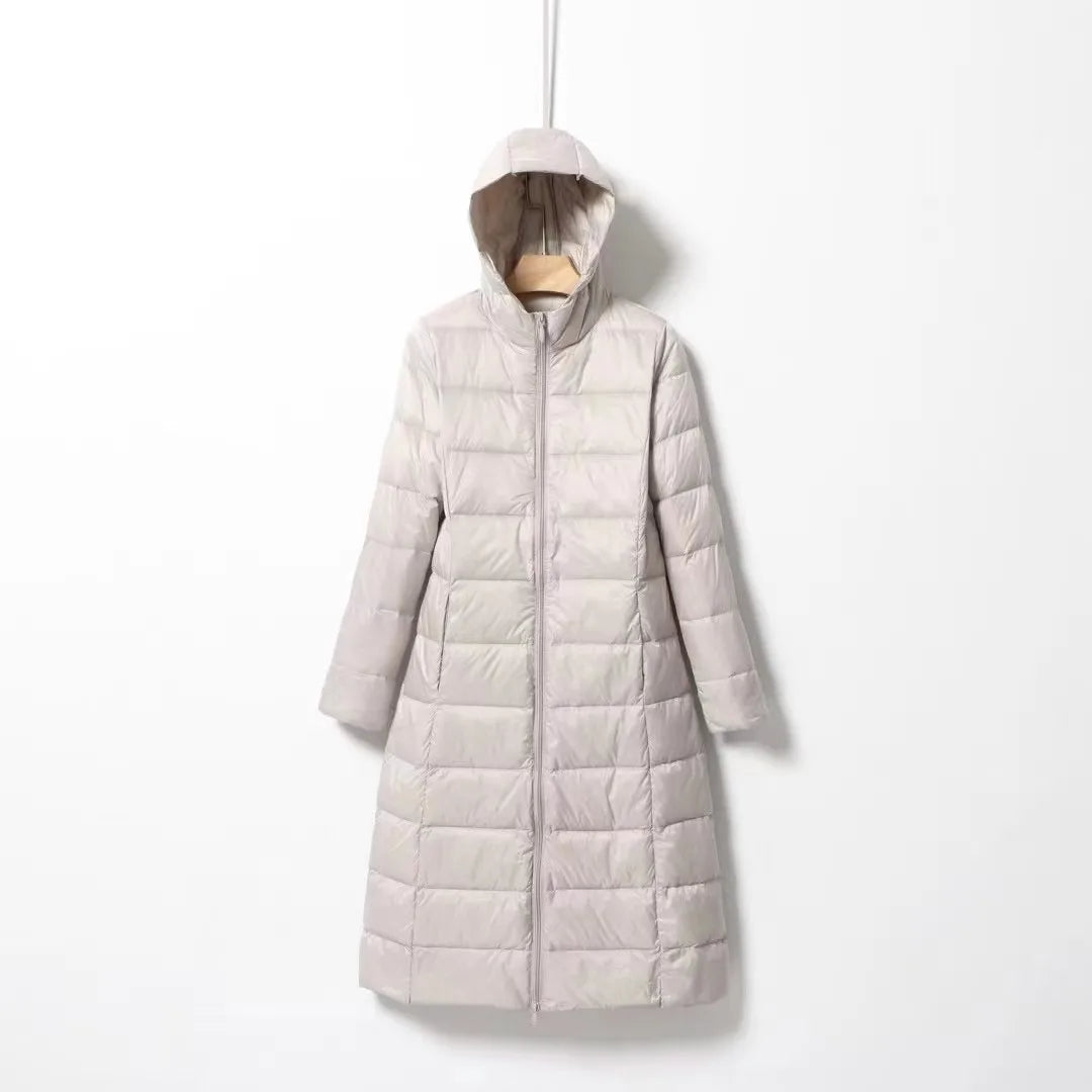Clara – Lange Damen-Daunenjacke mit Kapuze