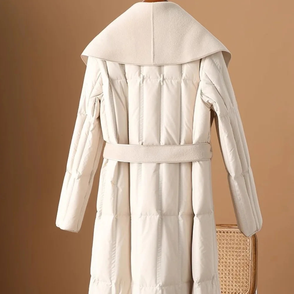 Sophie – Luxuriöse Damen-Daunenjacke mit Wollkragen
