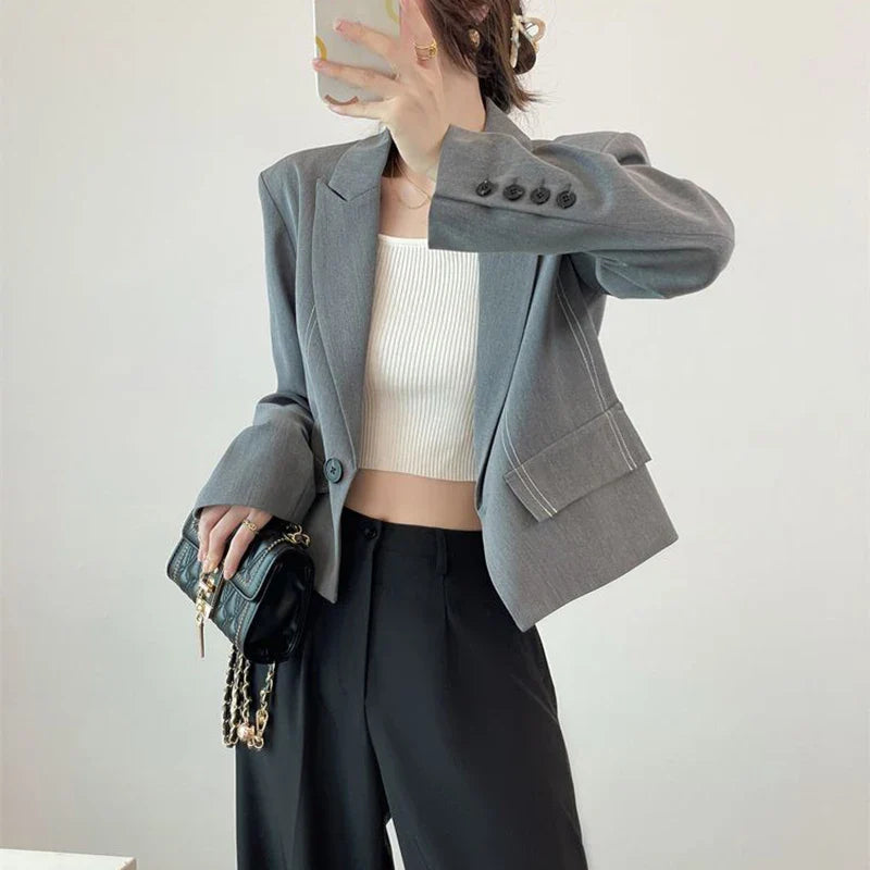 Frankie– Damen Cropped Blazer für den Herbst
