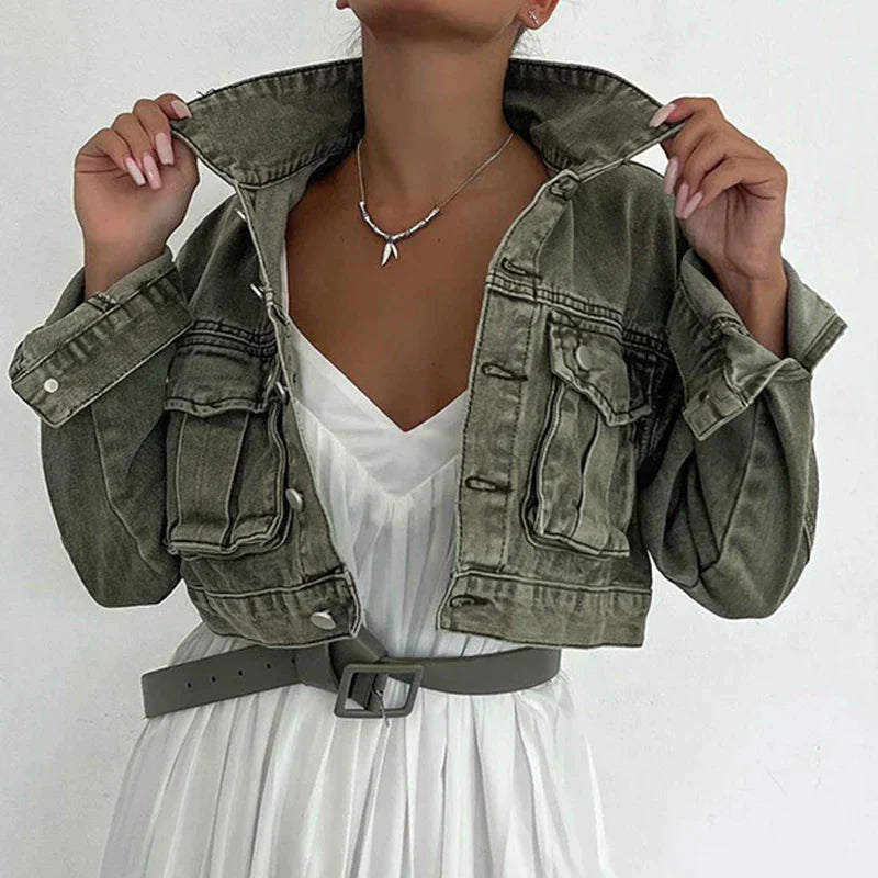 Jenny - Kurze Jeansjacke mit Großen Taschen für Damen