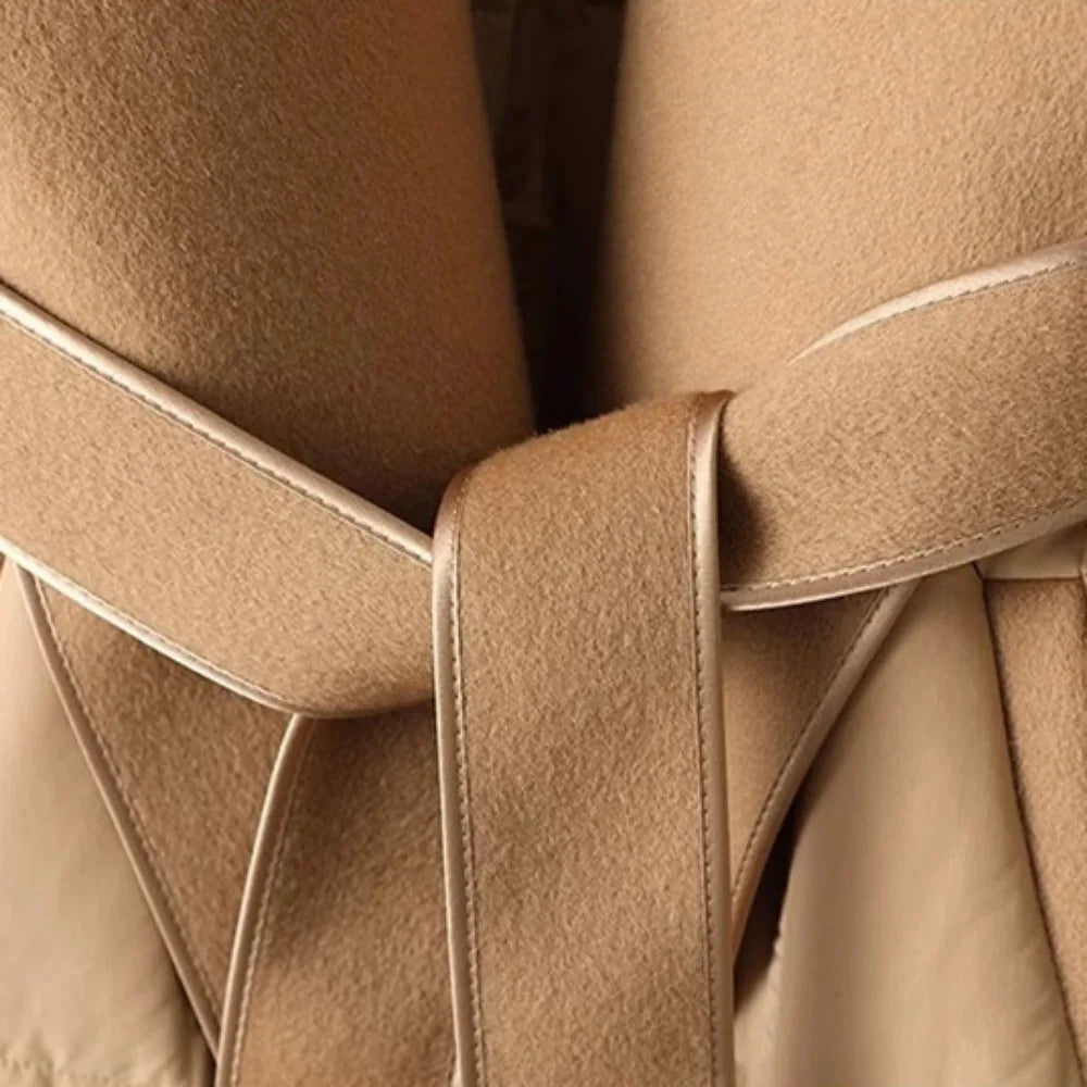 Sophie – Luxuriöse Damen-Daunenjacke mit Wollkragen