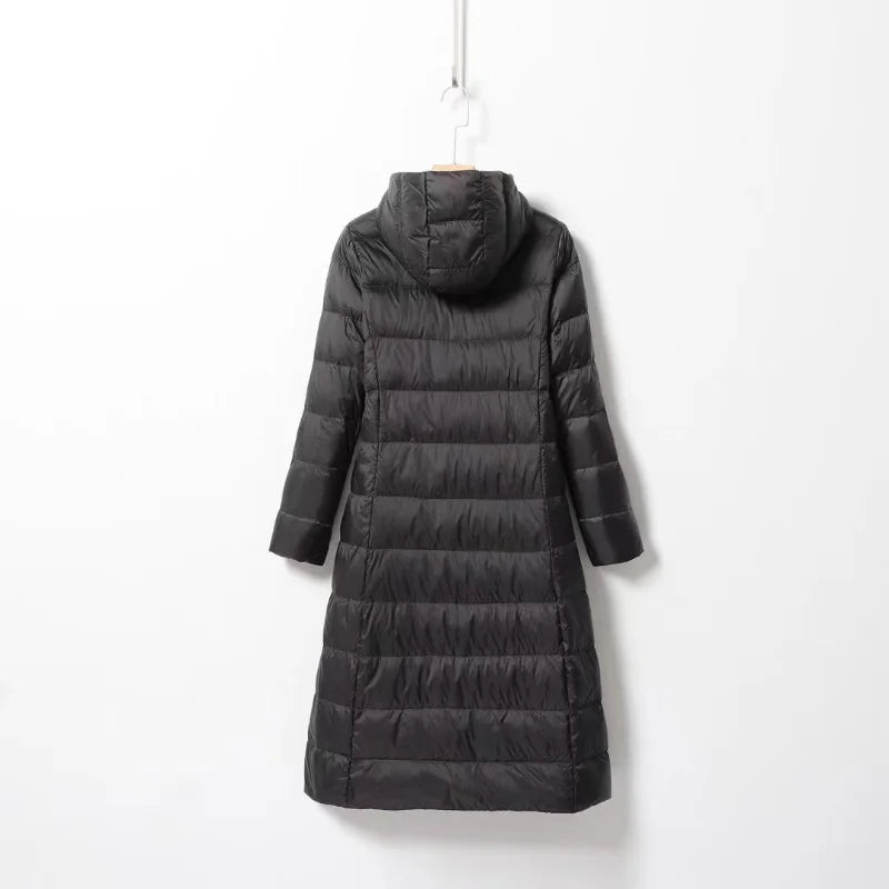 Clara – Lange Damen-Daunenjacke mit Kapuze