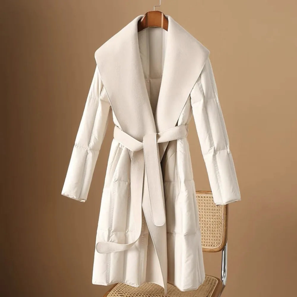 Sophie – Luxuriöse Damen-Daunenjacke mit Wollkragen