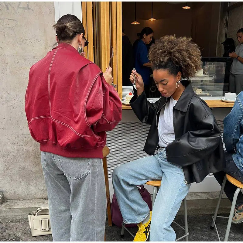 Lässige, Vintage-inspirierte oversized vegane Lederjacke für Damen | Ideal für den Winter