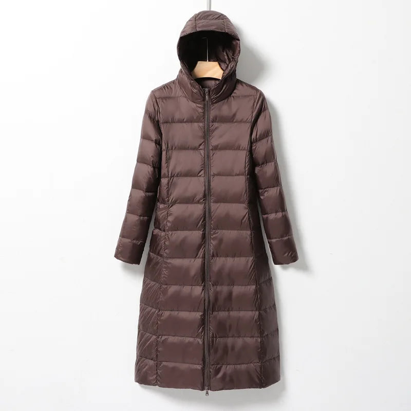 Clara – Lange Damen-Daunenjacke mit Kapuze