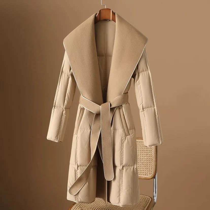 Sophie – Luxuriöse Damen-Daunenjacke mit Wollkragen