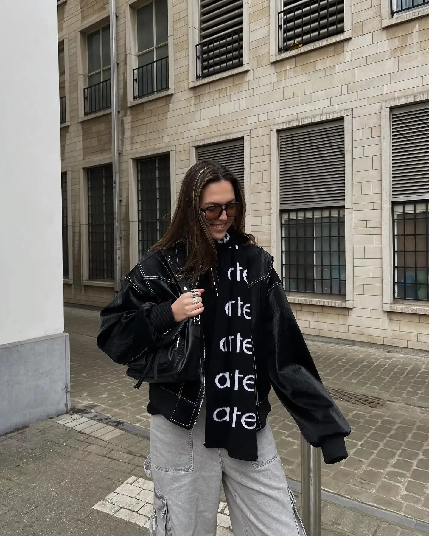 Lässige, Vintage-inspirierte oversized vegane Lederjacke für Damen | Ideal für den Winter