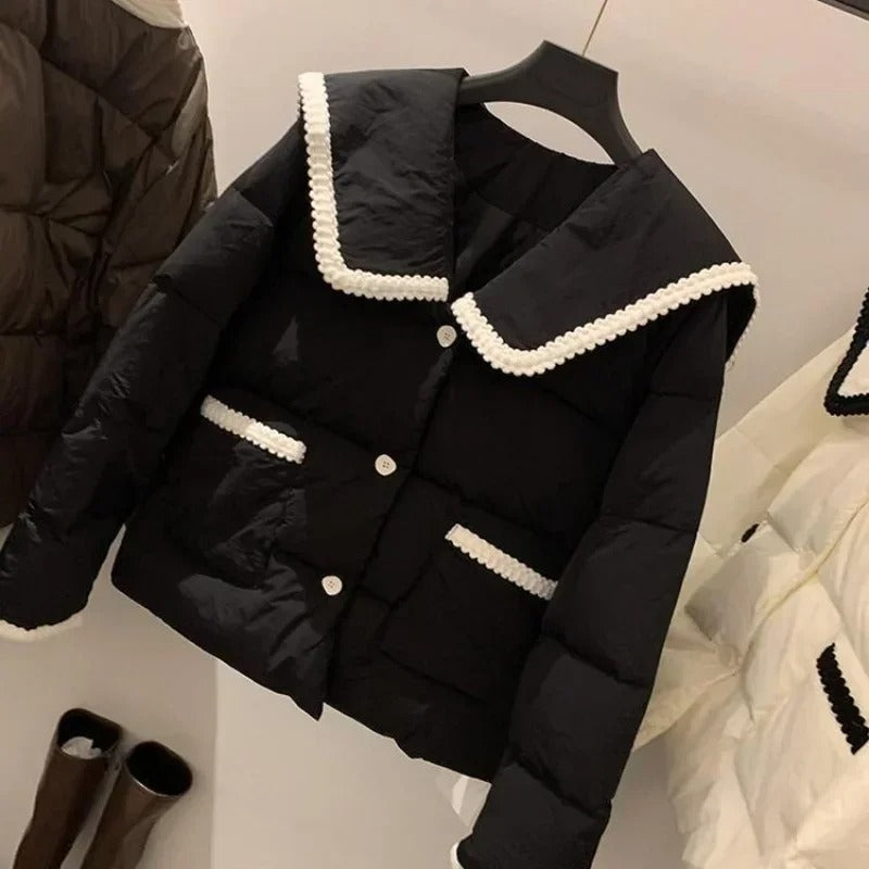 Chloe – Modische Pufferjacke mit großen Kragen und Knopfleiste