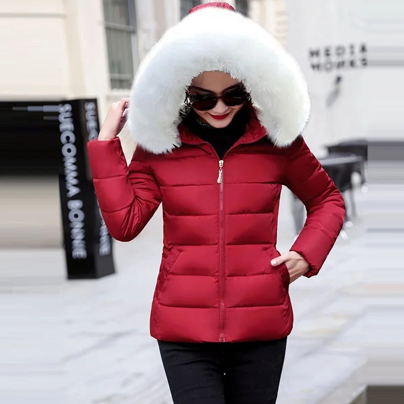 Isabella – Damen Pufferjacke mit Fellkragen und Kapuze
