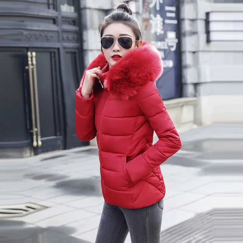 Isabella – Damen Pufferjacke mit Fellkragen und Kapuze
