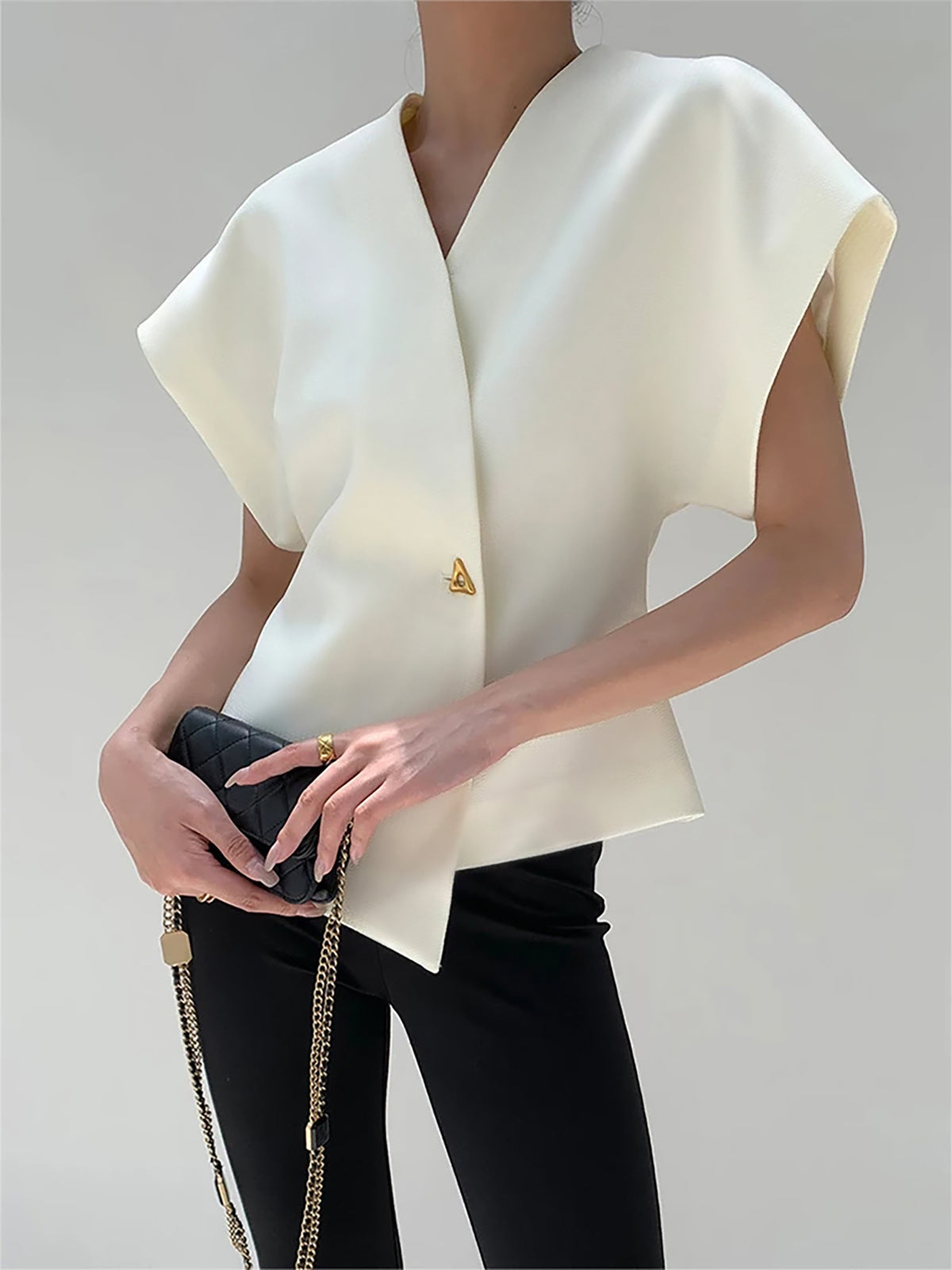 Delphia | Modische Bluse mit V-Ausschnitt und Knopfleiste