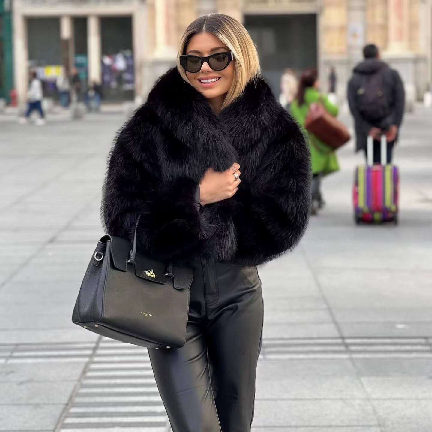 Anja - Stilvoller Flauschiger Wintermantel für Damen