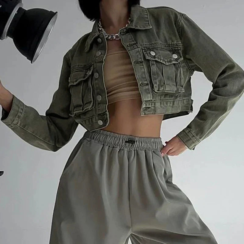 Jenny - Kurze Jeansjacke mit Großen Taschen für Damen