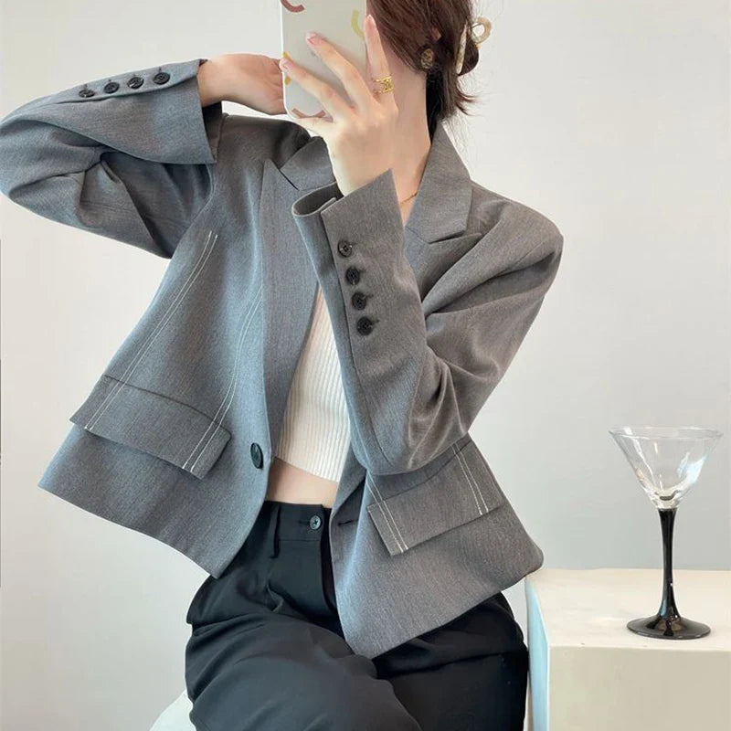 Frankie– Damen Cropped Blazer für den Herbst