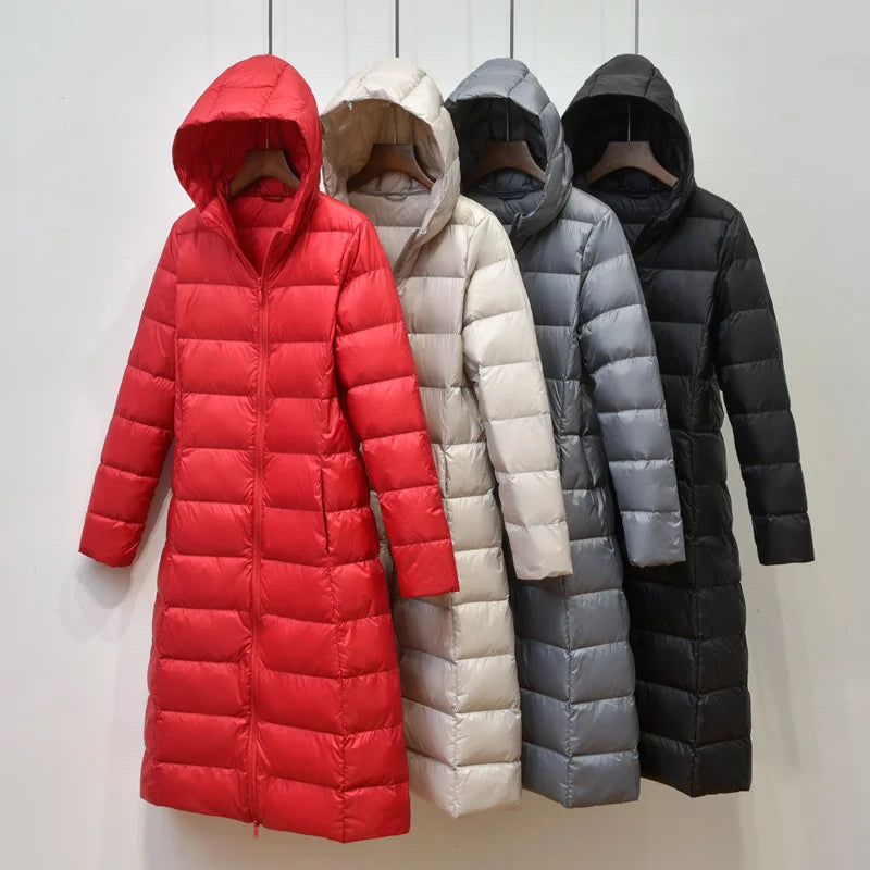 Clara – Lange Damen-Daunenjacke mit Kapuze