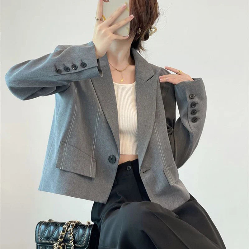 Frankie– Damen Cropped Blazer für den Herbst