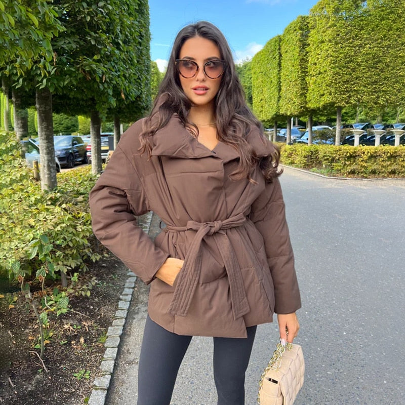 Dicke Jacke mit Gürtel