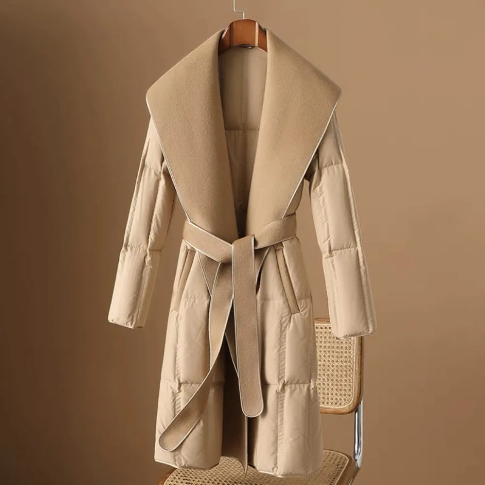 Sophie – Luxuriöse Damen-Daunenjacke mit Wollkragen