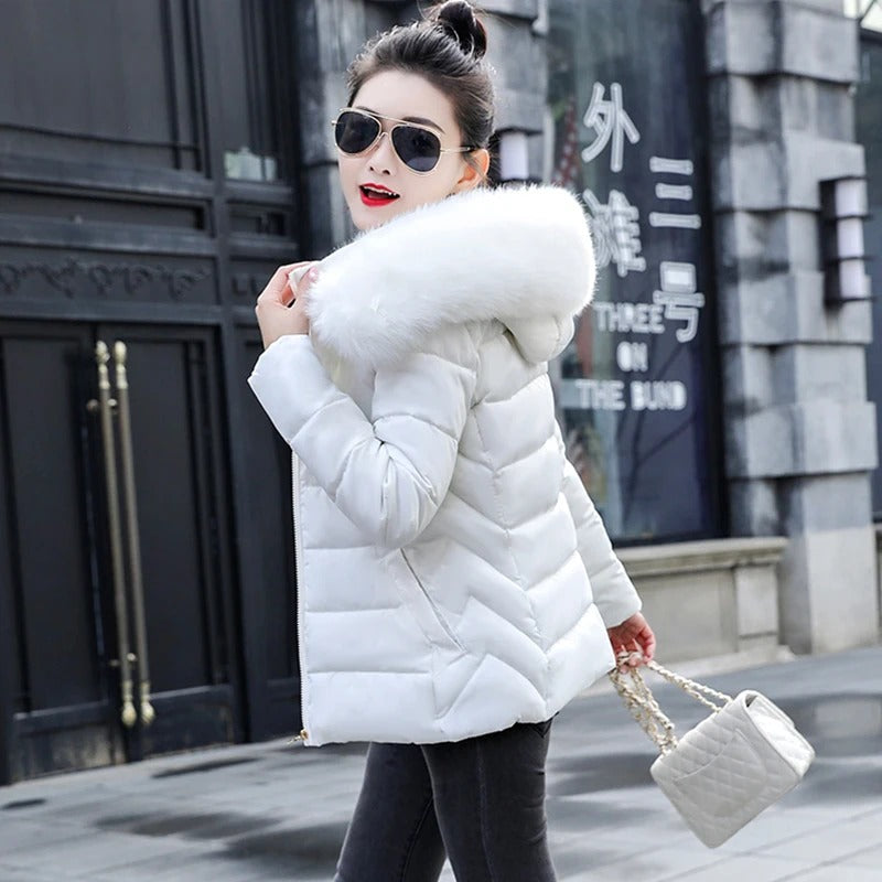 Isabella – Damen Pufferjacke mit Fellkragen und Kapuze