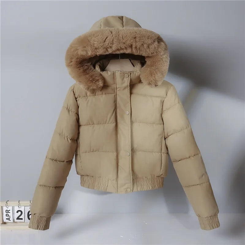 Luna – Kurze Pufferjacke mit Kunstfellkapuze